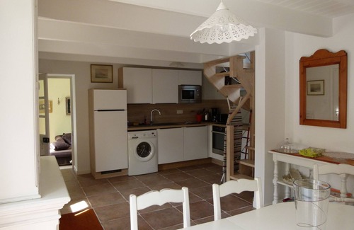 Pont-Croix Casa | La maison de Jeanne, 3-star tourist accommodation, near the Goyen river and church