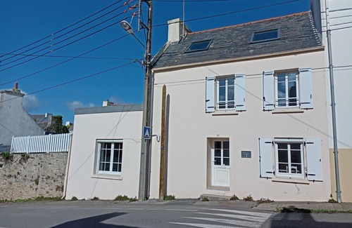 Pont-Croix Casa | La maison de Jeanne, 3-star tourist accommodation, near the Goyen river and church