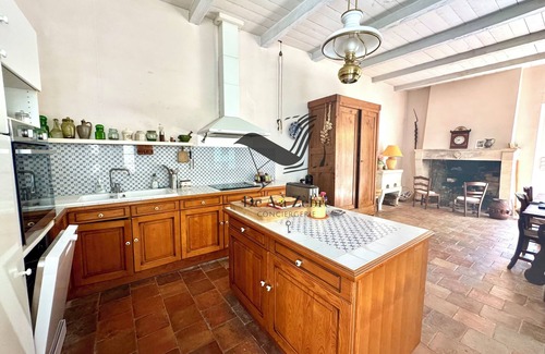 Rochefort Casa | La Maison de la Glycine - Located in the heart of town