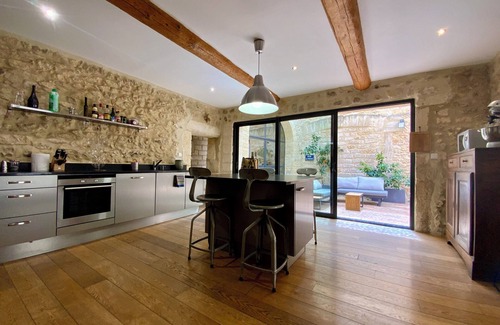 Mudaison Casa | La Maison de la Place - Charming house with swimming pool & exposed stone
