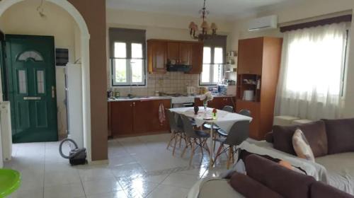 Molos Casa | La Maison de la Riviere