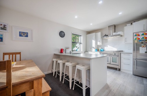 Akaroa Casa | La Maison de Manu Waiata - Akaroa Holiday Home