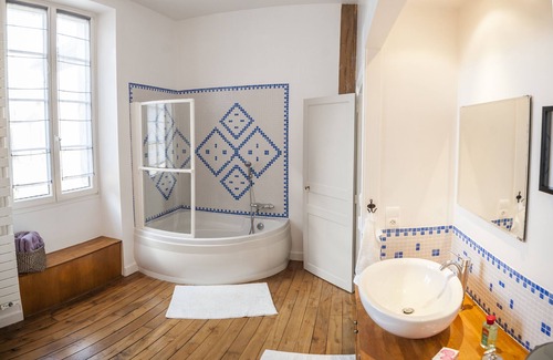 Chablis Casa | 7 Lieux-Casa-Exclusivo-Baño con bañera-Vista a lugar emblemático