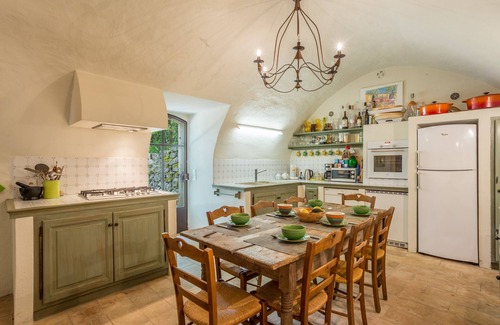 Menerbes Casa | La Maison des Artistes