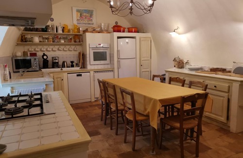Menerbes Casa | La Maison des Artistes