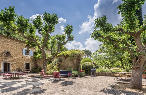 Menerbes Casa | La Maison des Artistes