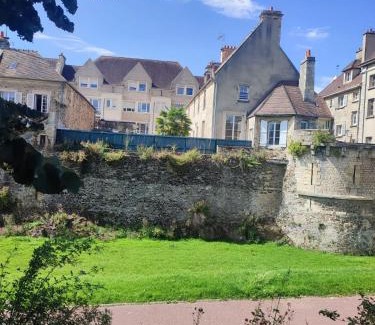 Falaise Casa | La maison des Remparts