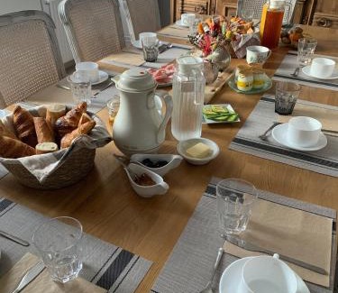 Benevent L Abbaye Cama Y Desayuno | La Maison du Cèdre