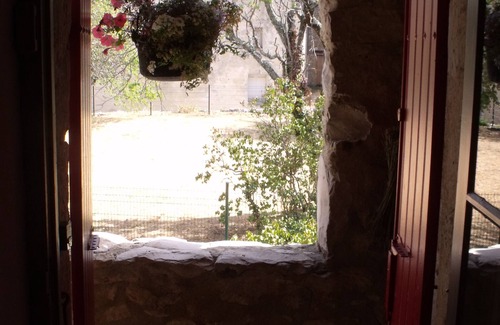 Lussan Casa | La Maison du Rempart en LUSSAN, medieval, en piedras locales.
