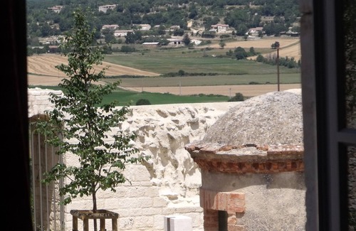 Lussan Casa | La Maison du Rempart en LUSSAN, medieval, en piedras locales.
