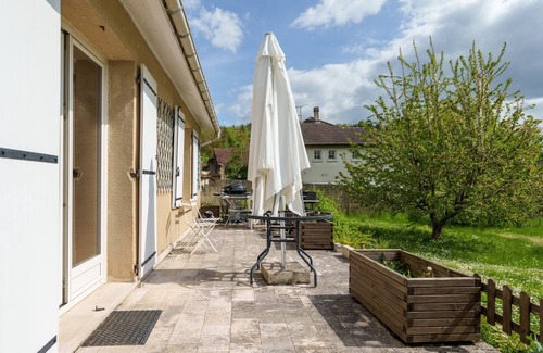 Ravieres Casa | La Maison et son jardin sur le Canal de Bourgogne