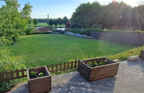 Ravieres Casa | La Maison et son jardin sur le Canal de Bourgogne