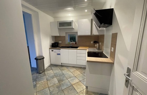 Bas-en-Basset Casa | La Maison Fleuri - Qouei Eichi - Swimming pool, Wifi, Family-friendly