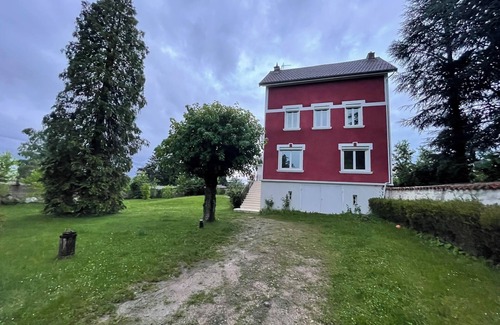 Bas-en-Basset Casa | La Maison Fleuri - Qouei Eichi - Swimming pool, Wifi, Family-friendly