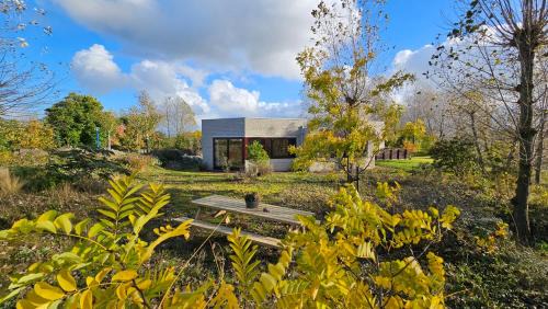 Koksijde Casa | La Maison Fleurie - Sunny holiday home with large garden, parking, within walking distance of the sea