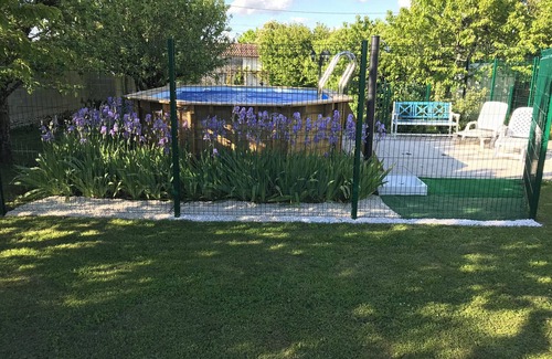 La Villedieu Cabaña | La Maison Glycine. A charming 3 bedroom cottage set in beautiful countryside