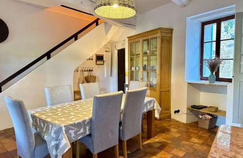 Saumane-de-Vaucluse Casa | La maison Haut-perché townhouse with view and jacuzzi