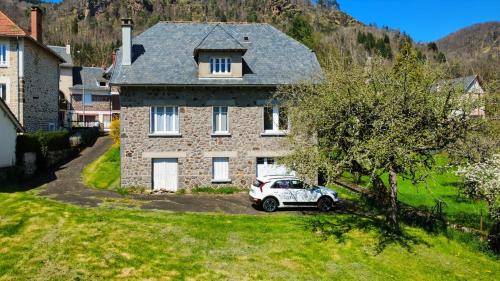 Vic-sur-Cere Casa | La maison Hortensias Vic-Sur-Cère - 6pers