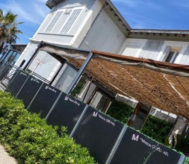 La Plage Hotel | La Maison Mickael