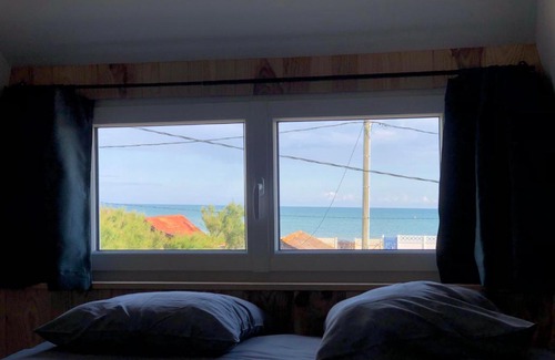 Asnelles Casa | La maison penchée, avec jardin à 50m de la plage
