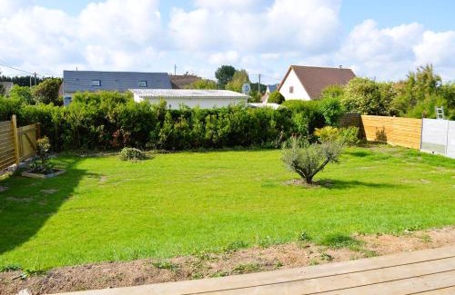 Asnelles Casa | La maison penchée, avec jardin à 50m de la plage