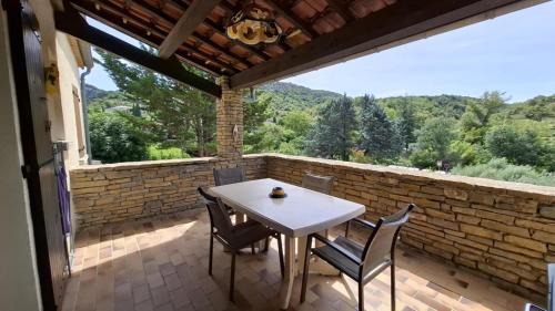 Rochecolombe Apartamento | La maison près de la cascade.