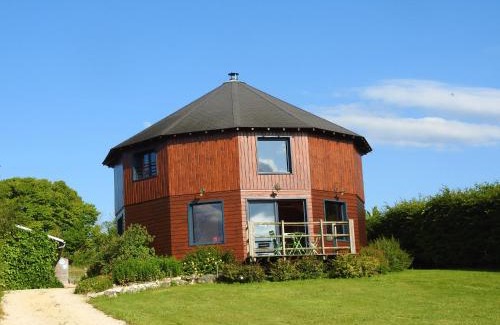 Monthoiron Casa | La maison ronde et ses 2 cahutes