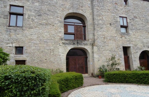 Pesmes Casa | La Maison Royale