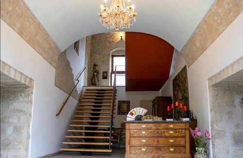 Pesmes Casa | La Maison Royale