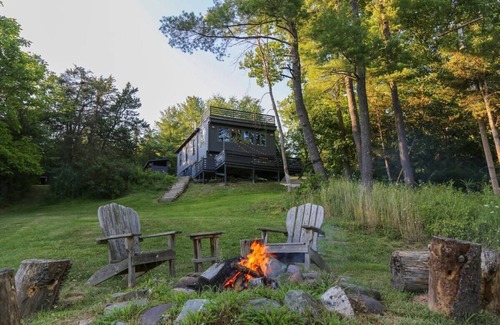 Hudson Casa | La Maison - Stylish Schoolhouse near Hudson