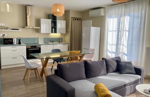 Montargis Apartamento | La maison Virginie appartements climatisés de 1 à 5 pers cosy central parking gratuit linge fibre proximité port lac canal piscine