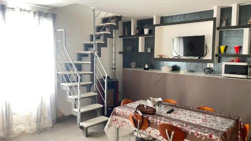 Mondragone Casa | La Maison2