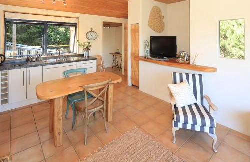 Onetangi Casa | La Maisonette - Stay Waiheke