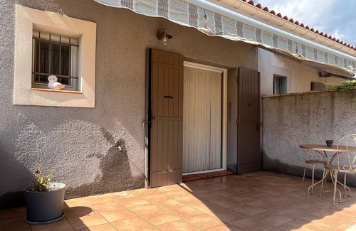 Senas Apartamento | La Maisonnette de Line located between Alpilles and Lubéron.