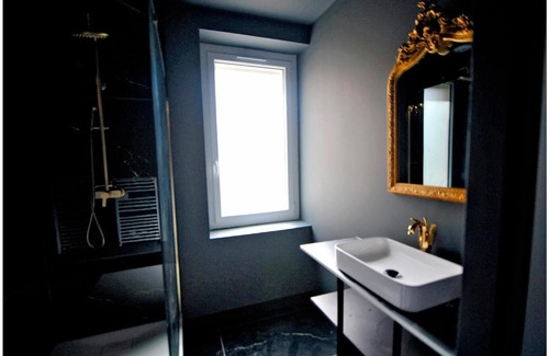 Bourgoin-Jallieu Apartamento | La majestueuse, SPA XXL, Day use, Suite de luxe, 5 min centre