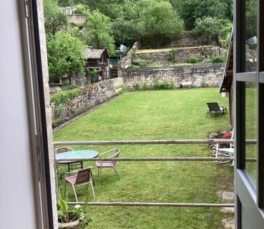 Ornans Casa | La Mamone