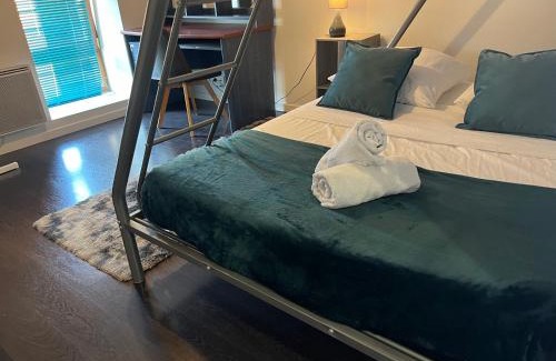 La Roche-de-Glun Apartamento | La mansarde de la Lône