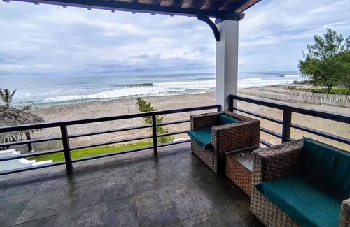 Puerto Cayo Casa | La Mansión. Al pie del mar.