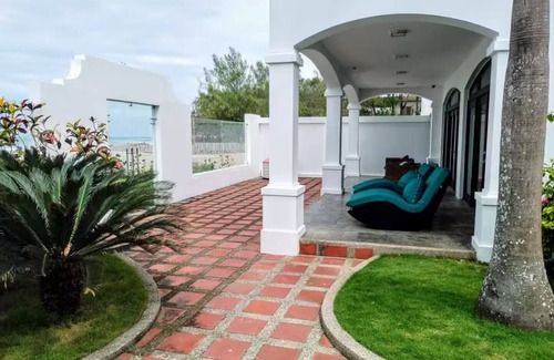 Puerto Cayo Casa | La Mansión. Al pie del mar.