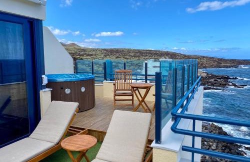 Bocacangrejo Casa | La Mar Loft Apartment with Hot Tub