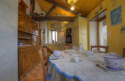 Saint-Champ Casa | La Masure - Magnieu - Gîte