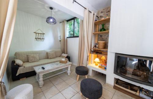 Olargues Casa | La Mazette, les pieds dans l'eau ! Privatisée ! 16 Pers
