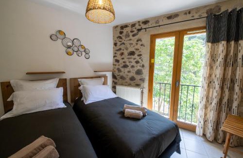 Olargues Casa | La Mazette, les pieds dans l'eau ! Privatisée ! 16 Pers