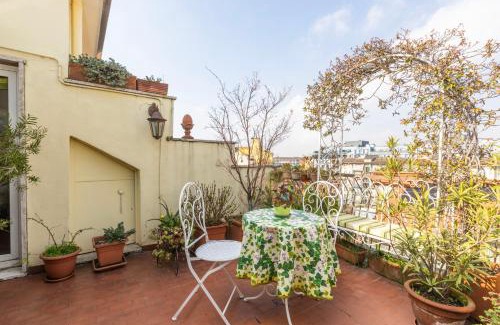 Bullona Apartamento | La Milano Design '50s with Botanical Terrace