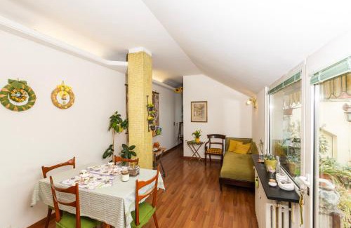 Bullona Apartamento | La Milano Design '50s with Botanical Terrace