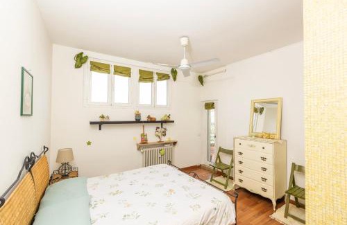 Bullona Apartamento | La Milano Design '50s with Botanical Terrace
