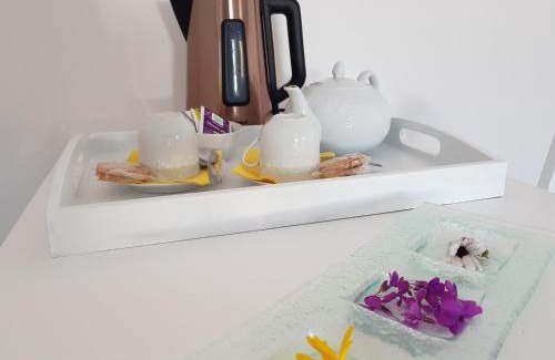 Le Palais Cama Y Desayuno | La Minoterie - Studio avec kitchenette et Chambre d'hôtes