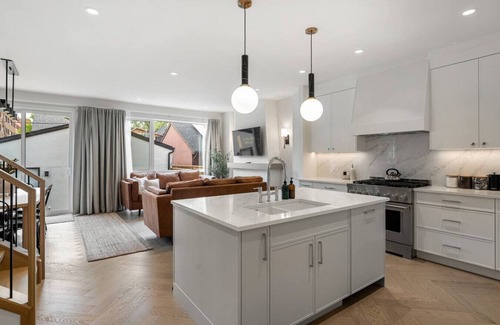 Kensington Casa | La More | Hot Tub | Kensington | Luxury | Office