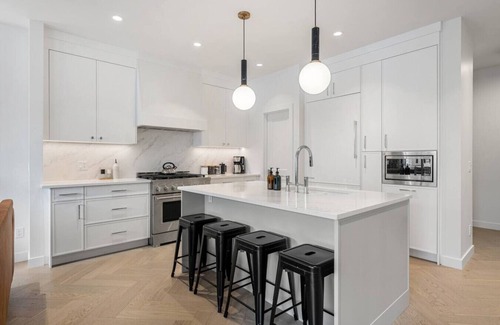 Kensington Casa | La More | Hot Tub | Kensington | Luxury | Office