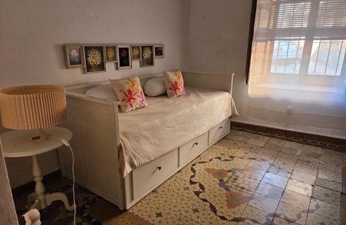 Nava de la Asuncion Casa | La Nava, casa de pueblo con patio y calefacción con chimenea